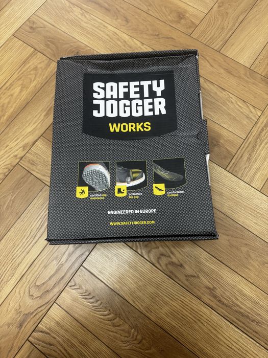 Продам спец обувь Safety jogger