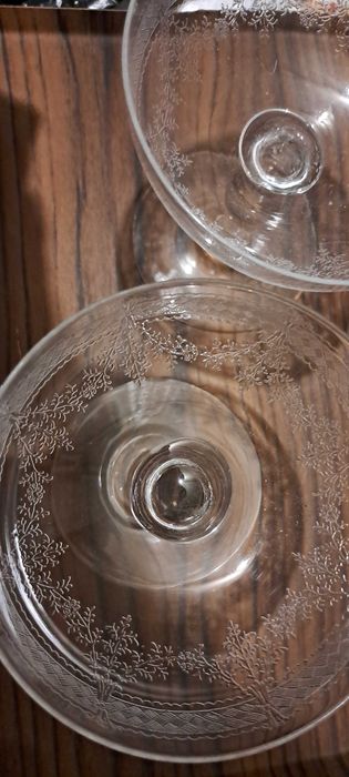 Кристални чаши - 2 бр. за шампанско и 3 бр. за вода - 47 лв.