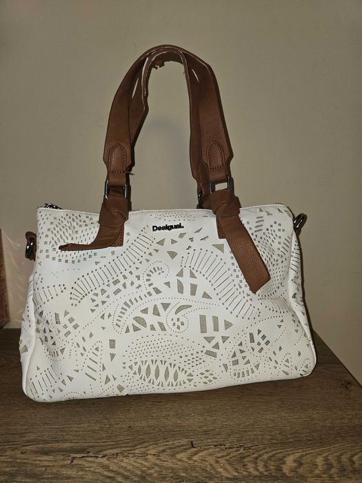 Desigual оригинална дамска чанта със забележка