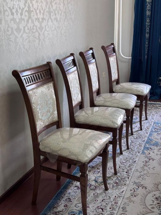 Стол гостинная и стуля