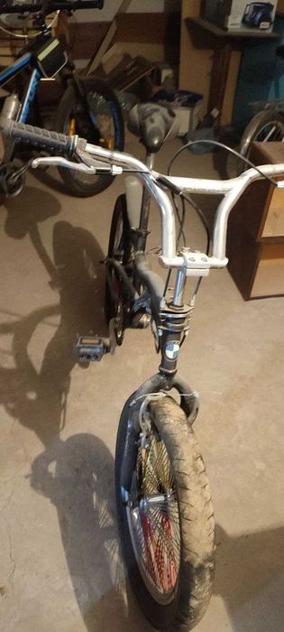 Срочно BMX велосипед сотилади (Срочно продается ВМХ велосипед)