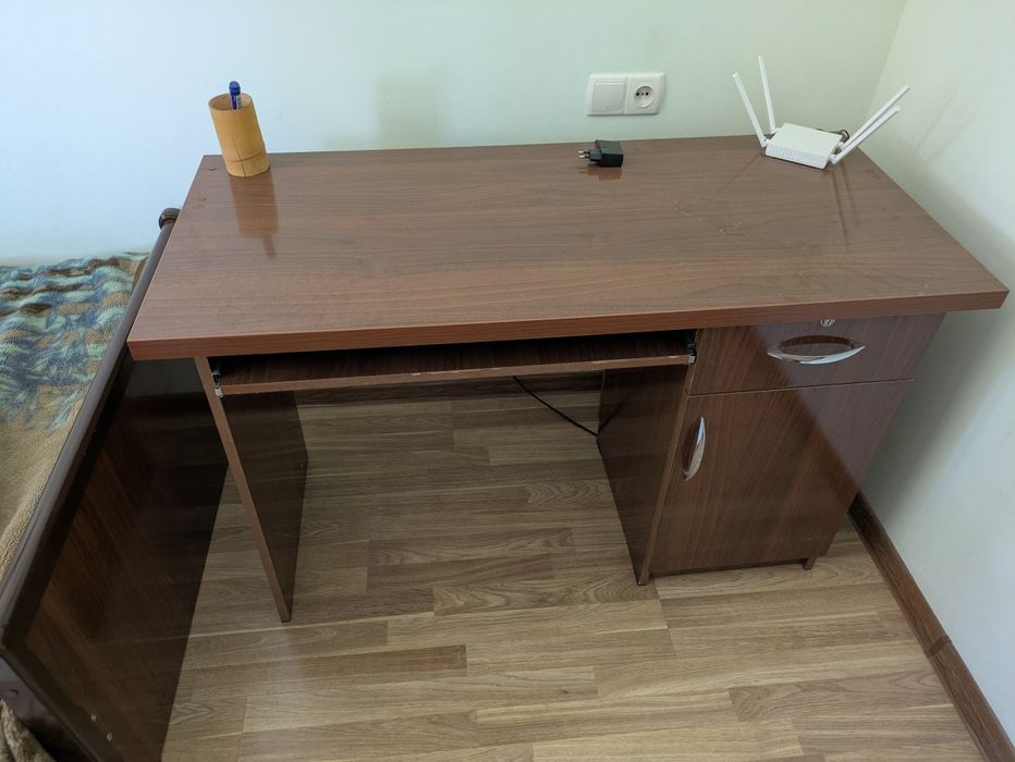 Продам компьютерный стол
