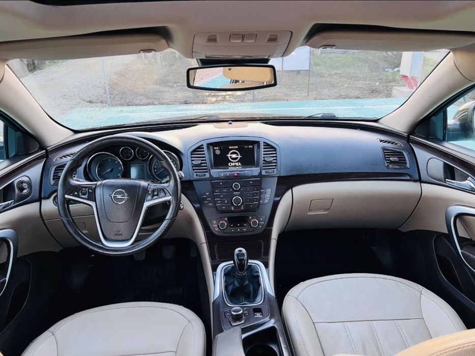 Vând Opel Insignia