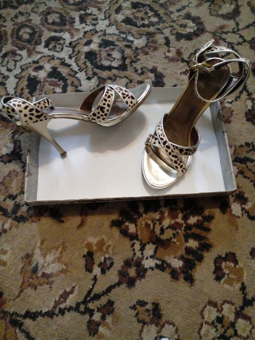 Продаю обувь в отличном состоягии