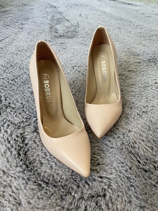 Дамски обувки нови с кутии