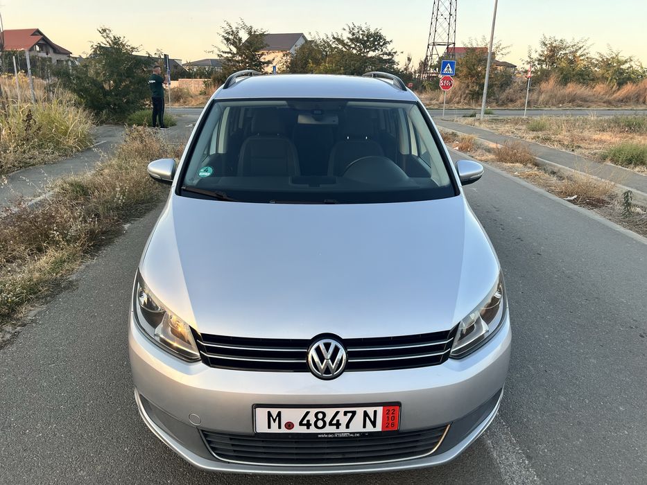VOLKSWAGEN Touran