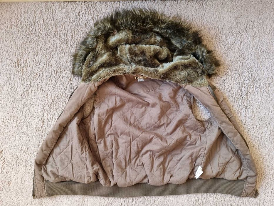 Vesta cu gluga si blanita, camuflaj, marimea 40 dama