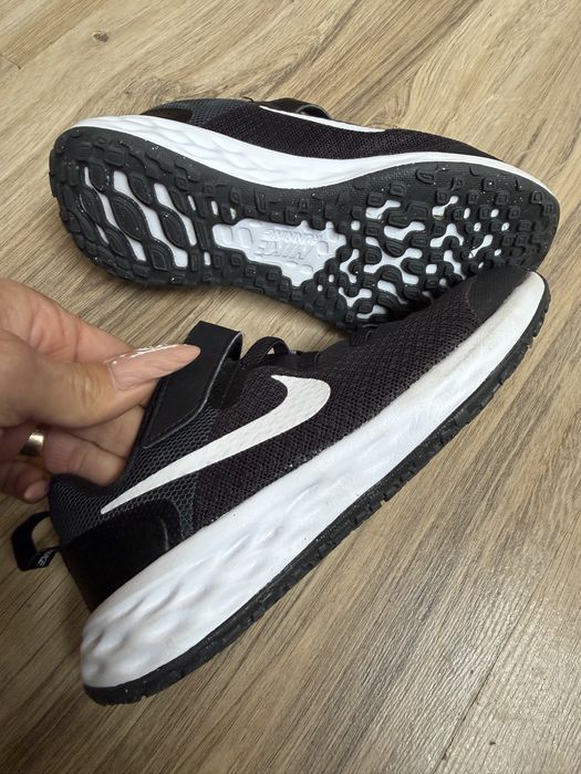 Оригинални юношески маратонки Nike Revolution 6! 30 н