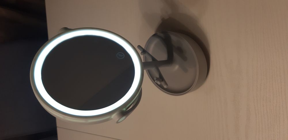 Огледало с LED осветление и поставка за бижута ДВА ЦВЯТА