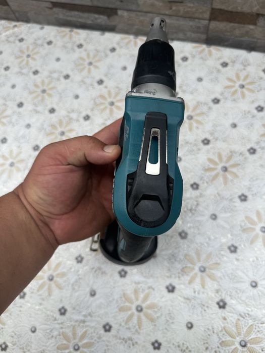 Акумулаторен безчетков винтоверт за гипсокартон Makita DFS452 18V