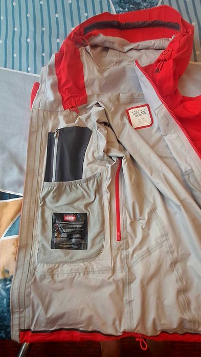 Geaca Dama Montain Hard Wear marimea S/P
