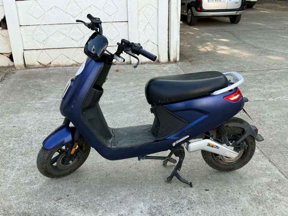 Vand scuter electric