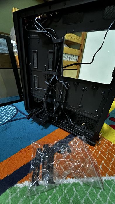 Carcasa Aqyris Aquilla E-ATX Mid Tower 4 ventilatoare Argb telecomada