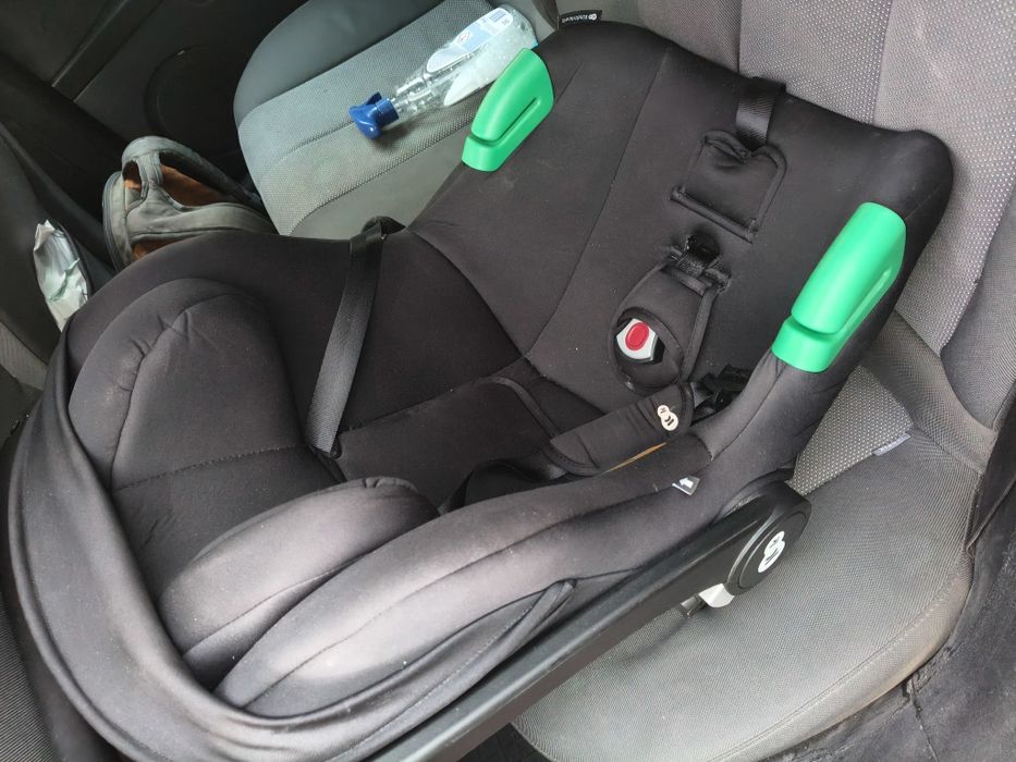 Vând cărucior 3 în 1 (Căruț, Landou, Scaun copil în 3 puncte)