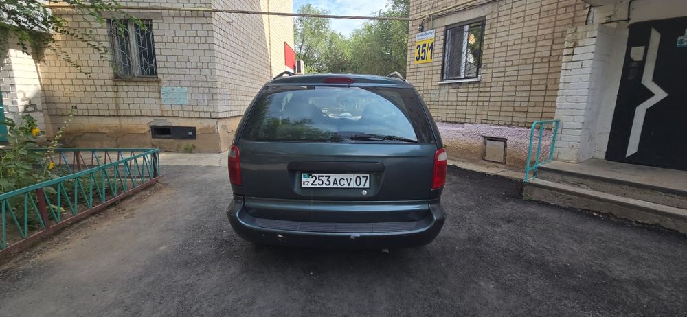 Продам крайслер вояджер 2003 года 7 местный