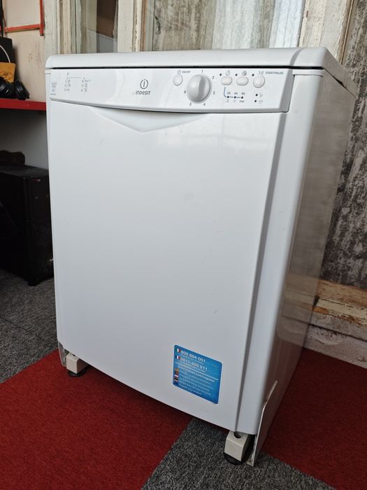 Посудомоечная машина INDESIT DFG262