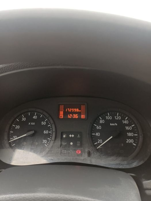 Logan Van alb intretinut