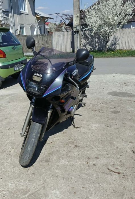 Motocicleta Yamaha FZR