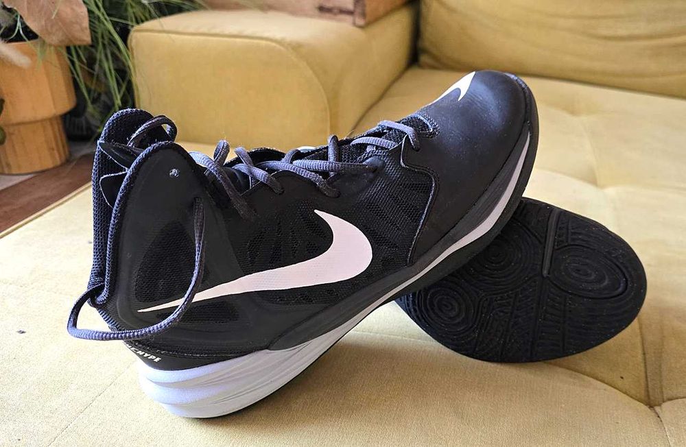 NIKE нови баскетболни обувки 44.5 номер маратонки за баскетбол