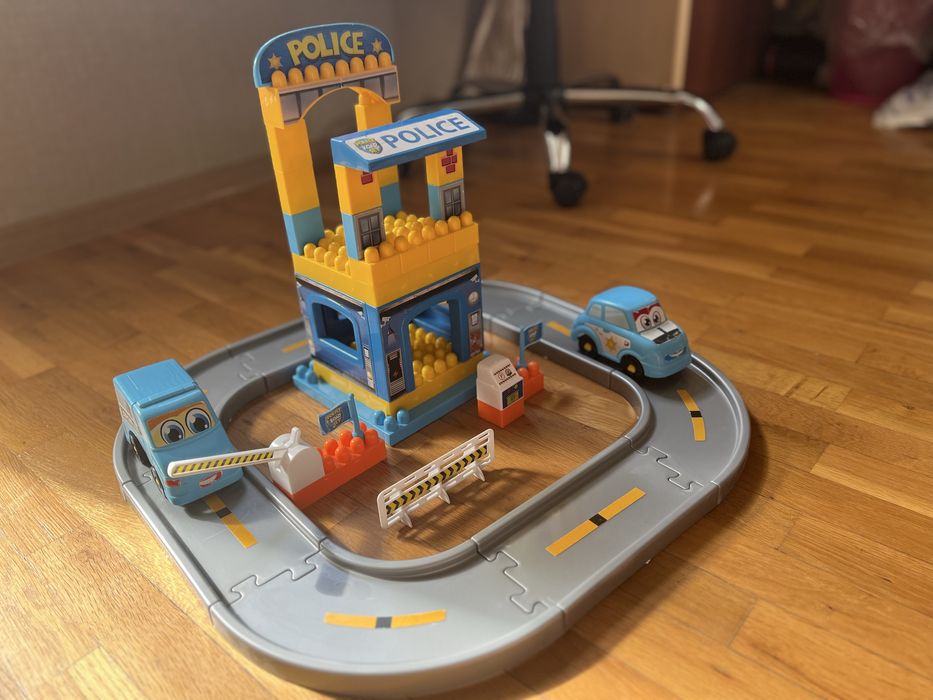 Конструктори- къща и полицейски участък и ферма