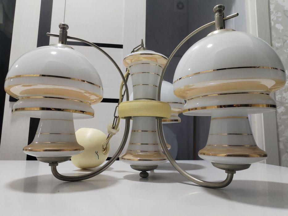 Люстра в хорошем состоянии