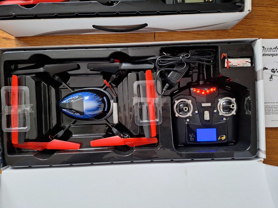 Două seturi de drone telecomandate Quadrix