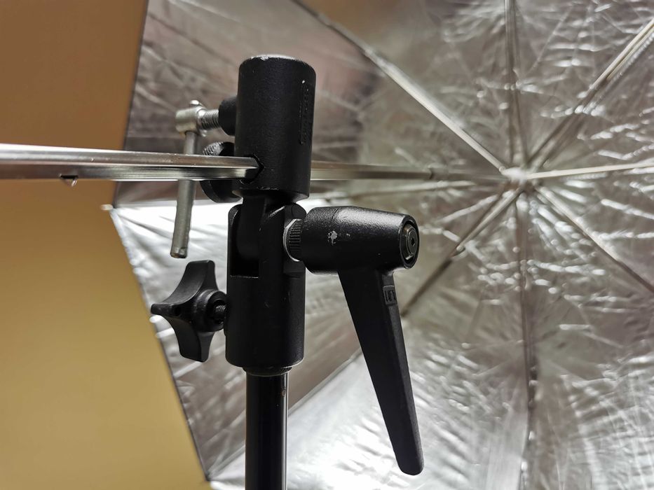 Manfrotto 026 адаптер - стойка за фотографски чадър или светкавица