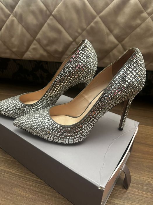 Продам туфли со стразами
