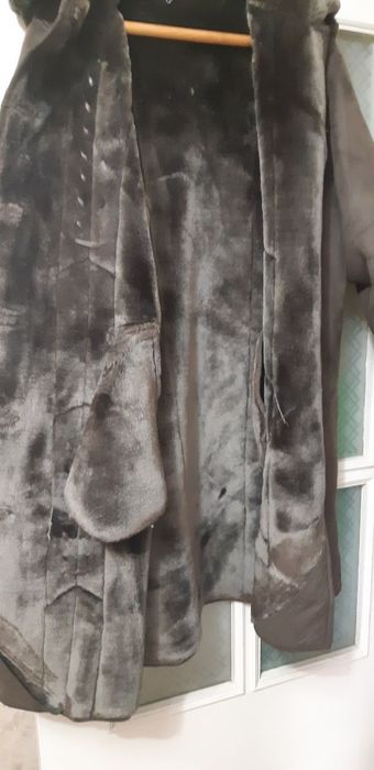 Дублёнка с капюшоном, очень теплая,качественная