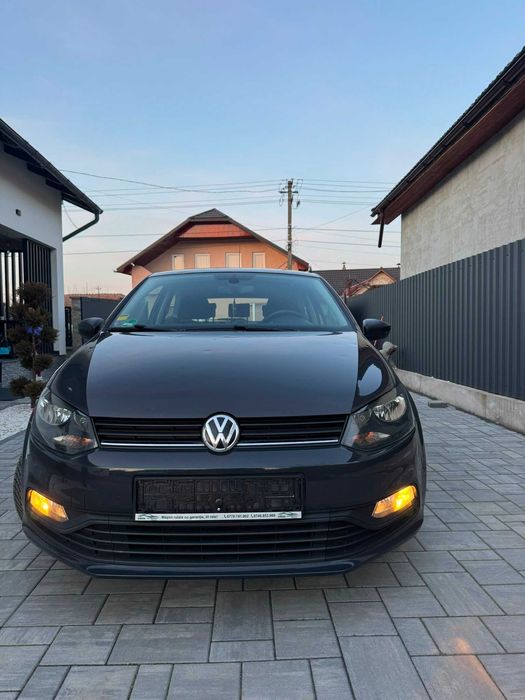 VOLKSWAGEN Polo