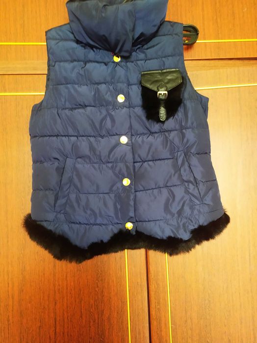 Жилетка безрукавка