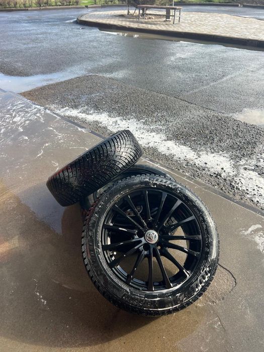 Продам комлект дисков с зимней резиной