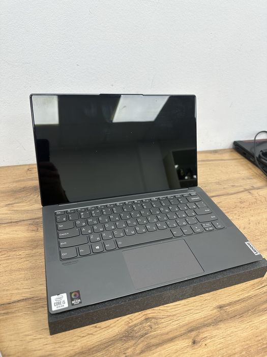 Lenovo Yoga S940.