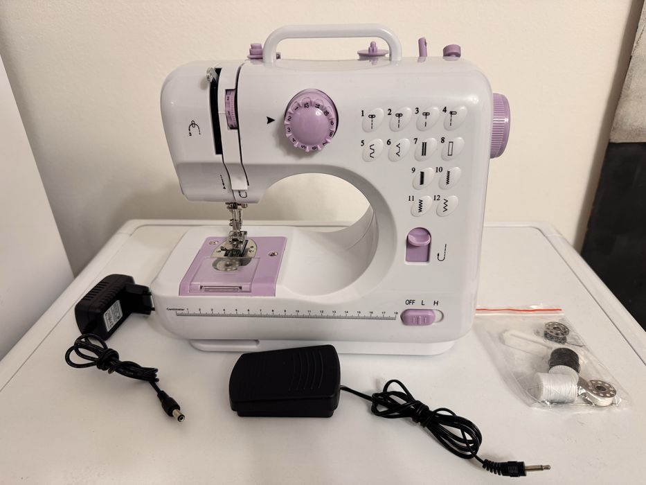 Masina de cusut YASM 505A aproape noua