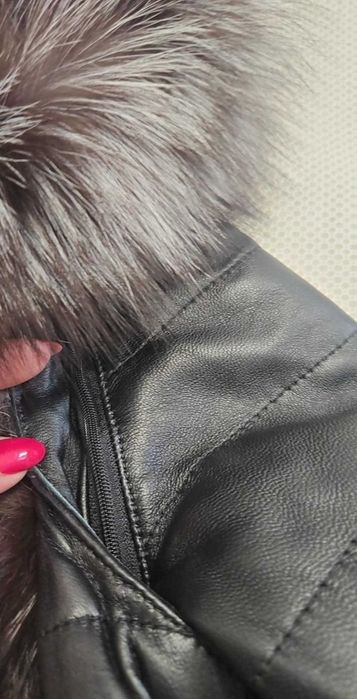 Яке със сребърна лисица ново ръкавите се свалят и става на елек р-р Л