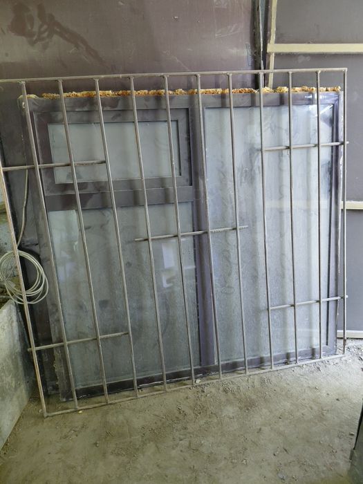 Продам ворота и окно решеткой
