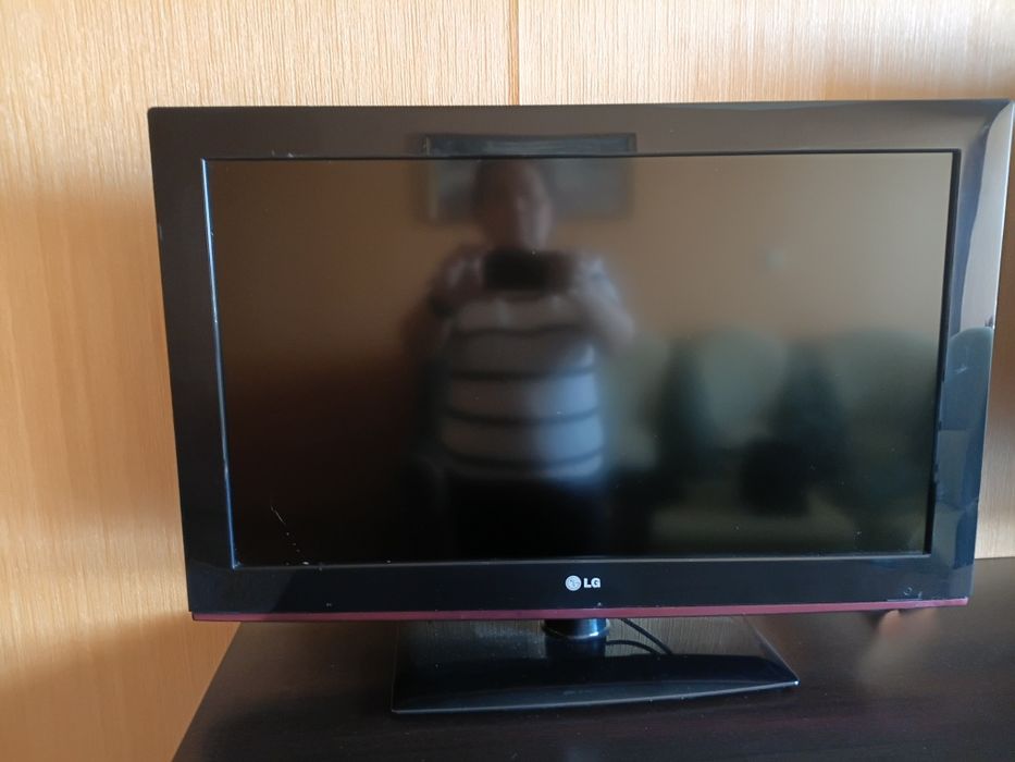 Телевизор LG срочно сатылады с кронштейном