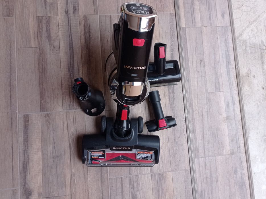 Aspirator Invictus profesional pe baterie