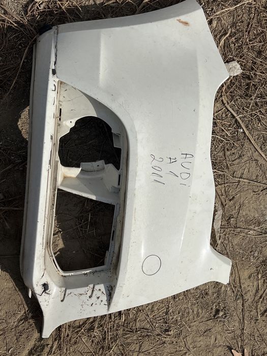 Audi A1 2011 предна броня дясна част и лява част S line