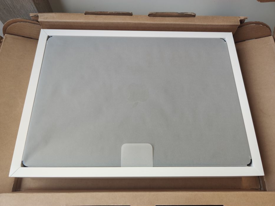 НОВ! Apple MacBook Air 2025 15" M4 10C/10G 24RAM 512SSD