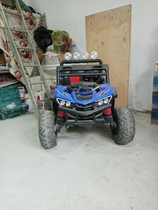 Продам детскую машынку