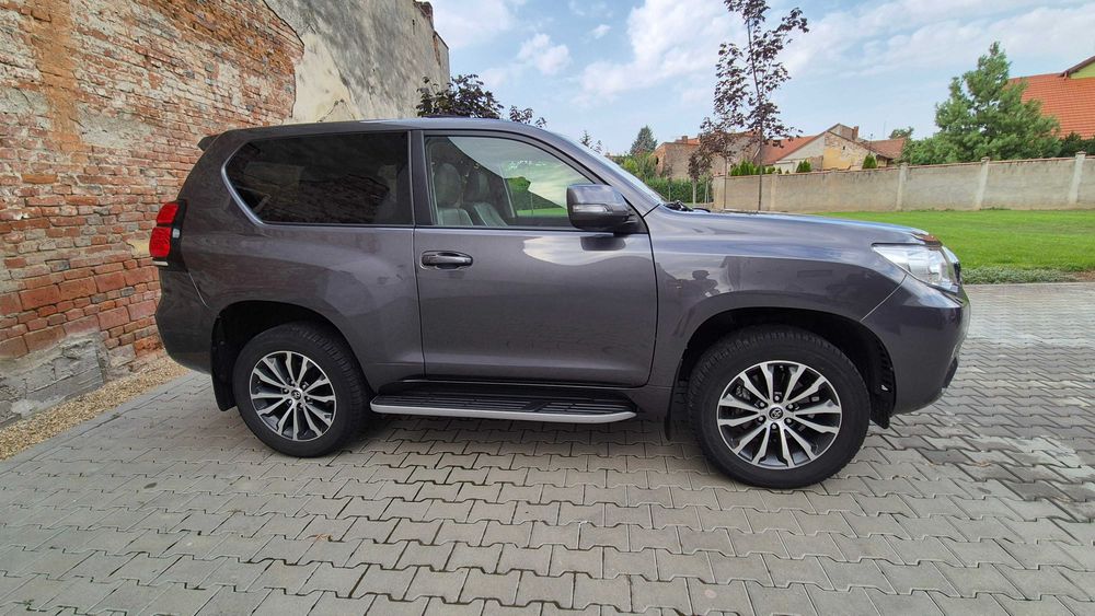 Toyota Land Cruiser 150 Executive, 3 usi, autoutilitara N1