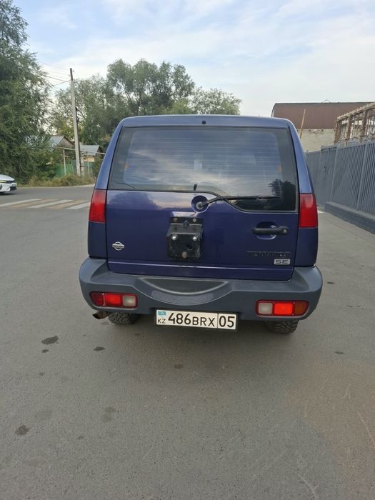 Машина Ниссан Террано