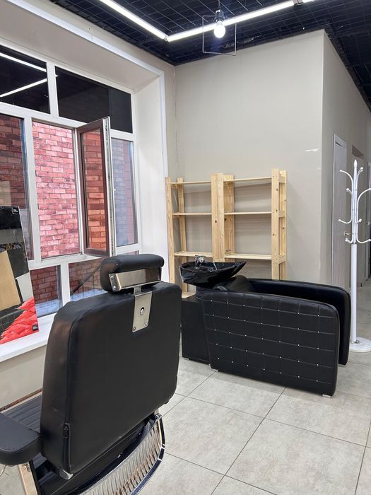 Сдам кресло и парикмахерский стол