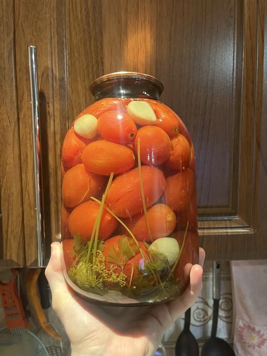 Домашние соления огурцы, помидоры, ассорти
