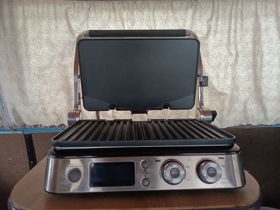 Multigrill pro Delonghi CGH1012D.SP