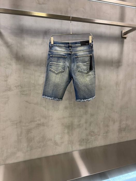 Мъжки къси дънки DSQUARED2 – стил, комфорт и спортно-елегантна визия