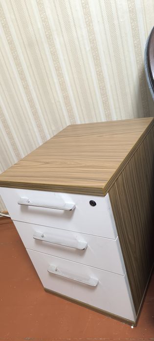 Тумбочки деревянные