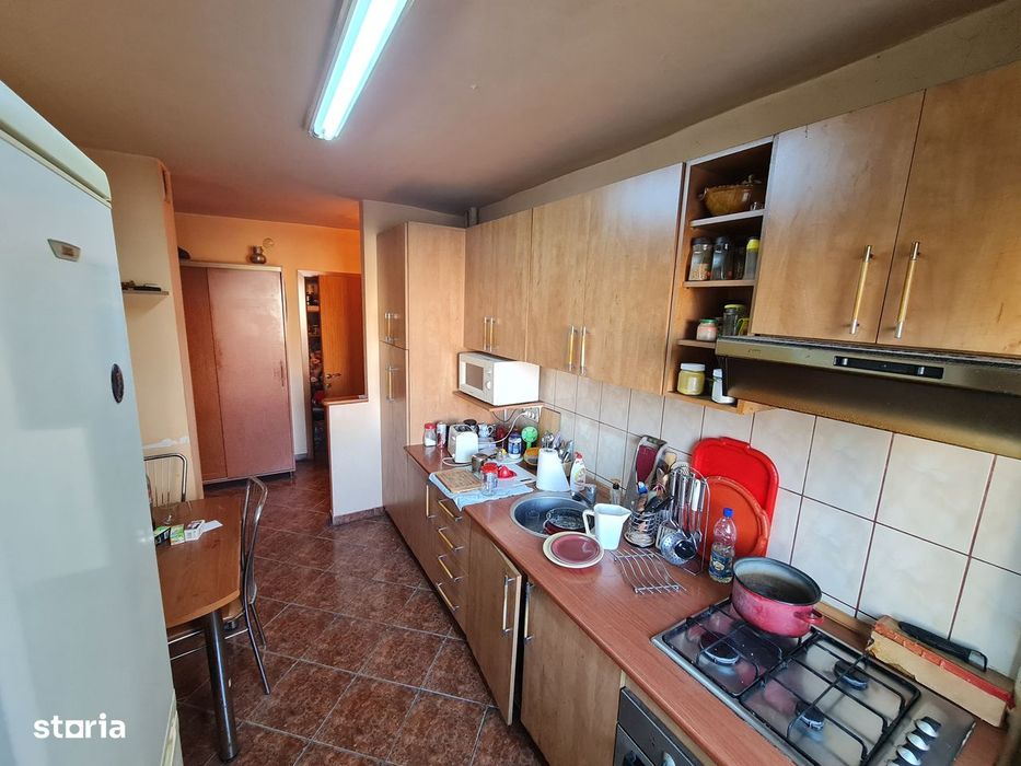 Vand ap.4 camere zona Micalaca Maranata Malul muresului et.2 cu balcon — fotografia 3