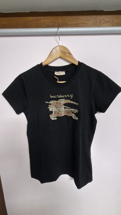 Tricouri de damă diferite culori și mărimi